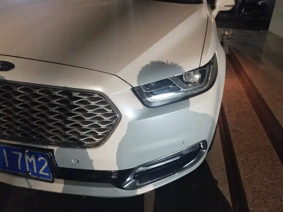 Ford Taurus — миниатюра 5