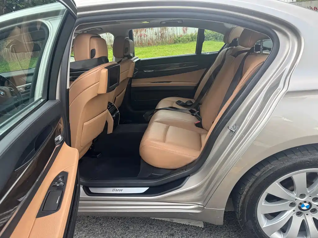 BMW 7 Series 7 2009 740Li Lead