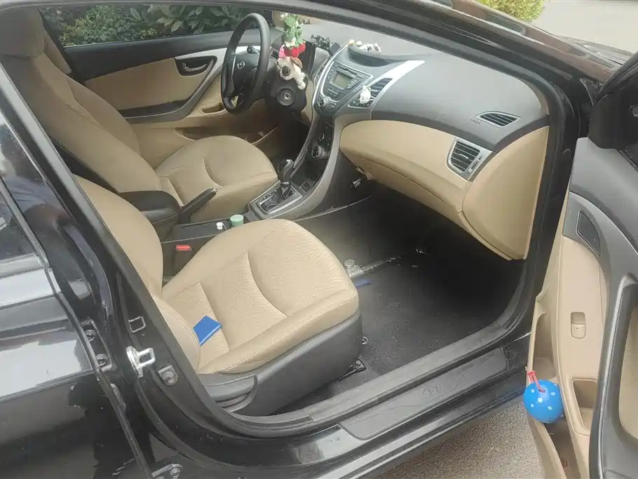 Hyundai Elantra 2012 1.6L AT Fashion