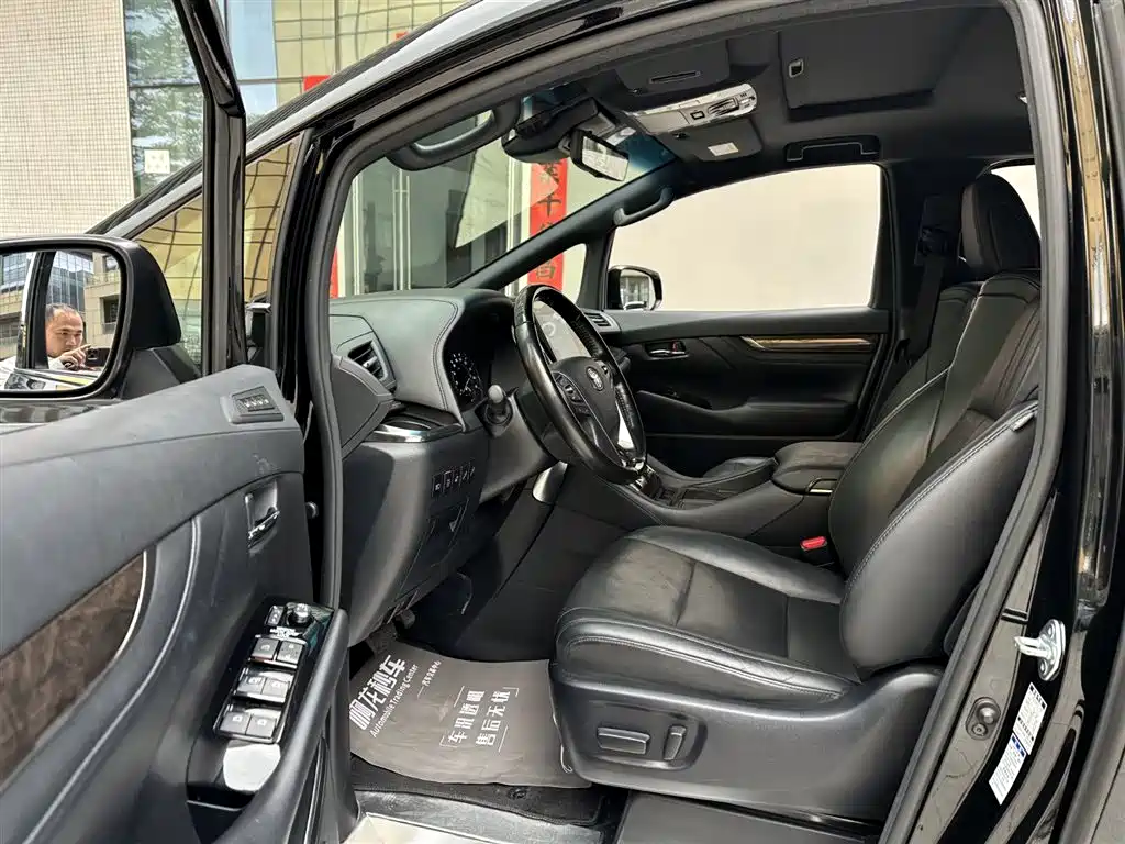 Toyota Vellfire 2020 2.5L HV Luxury