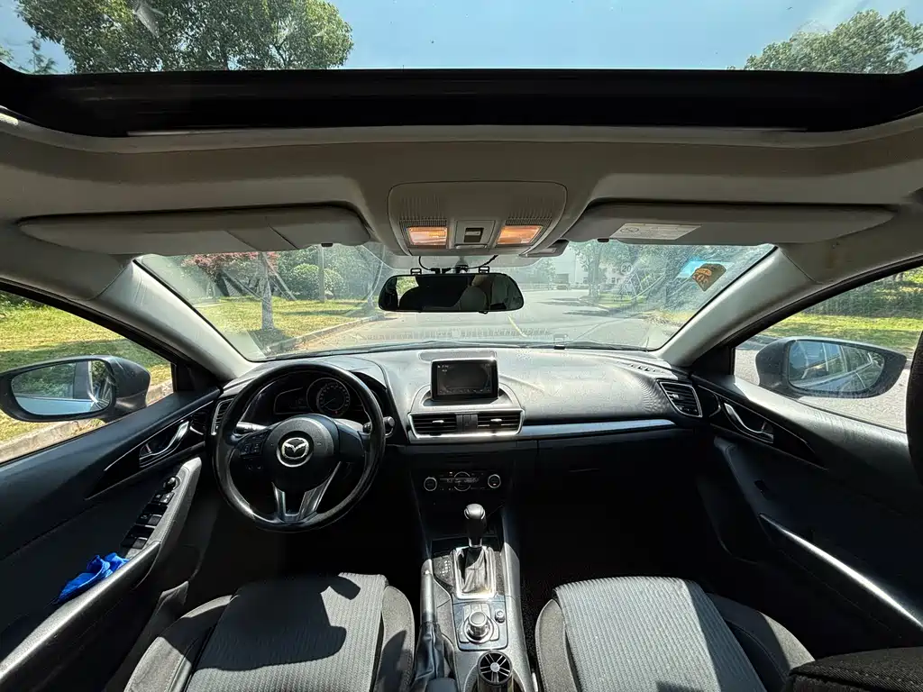 Mazda Mazda3 3 2016 1.5L AT Luxury