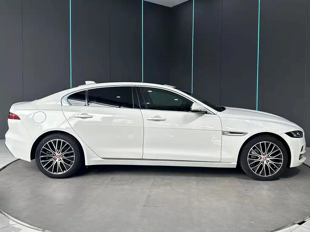 Jaguar XEL 2.0T 200PS S Progressive Elegant Edition, фото 4