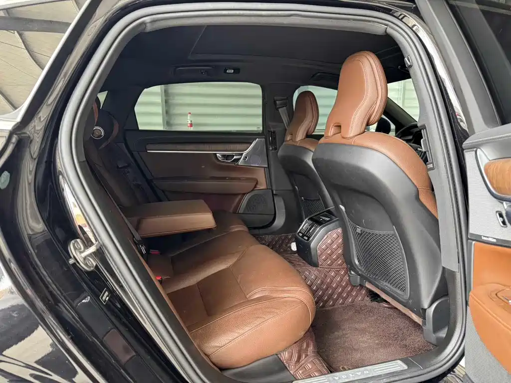 Volvo S90 2023 B5 Luxury