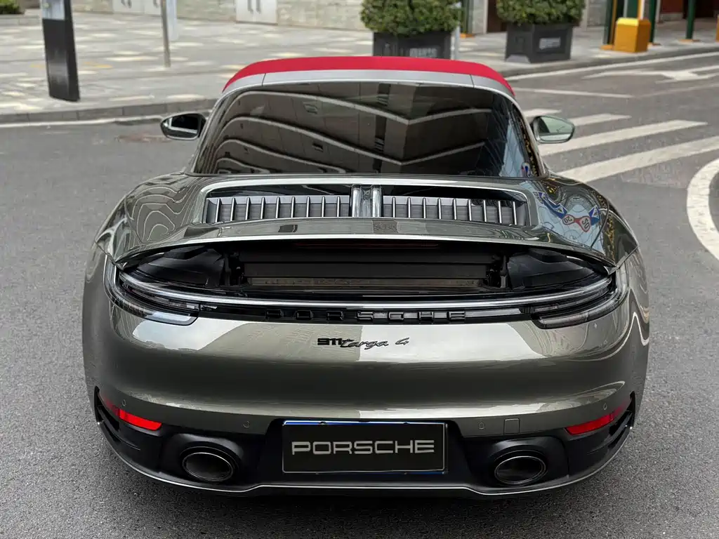 PORSCHE 911