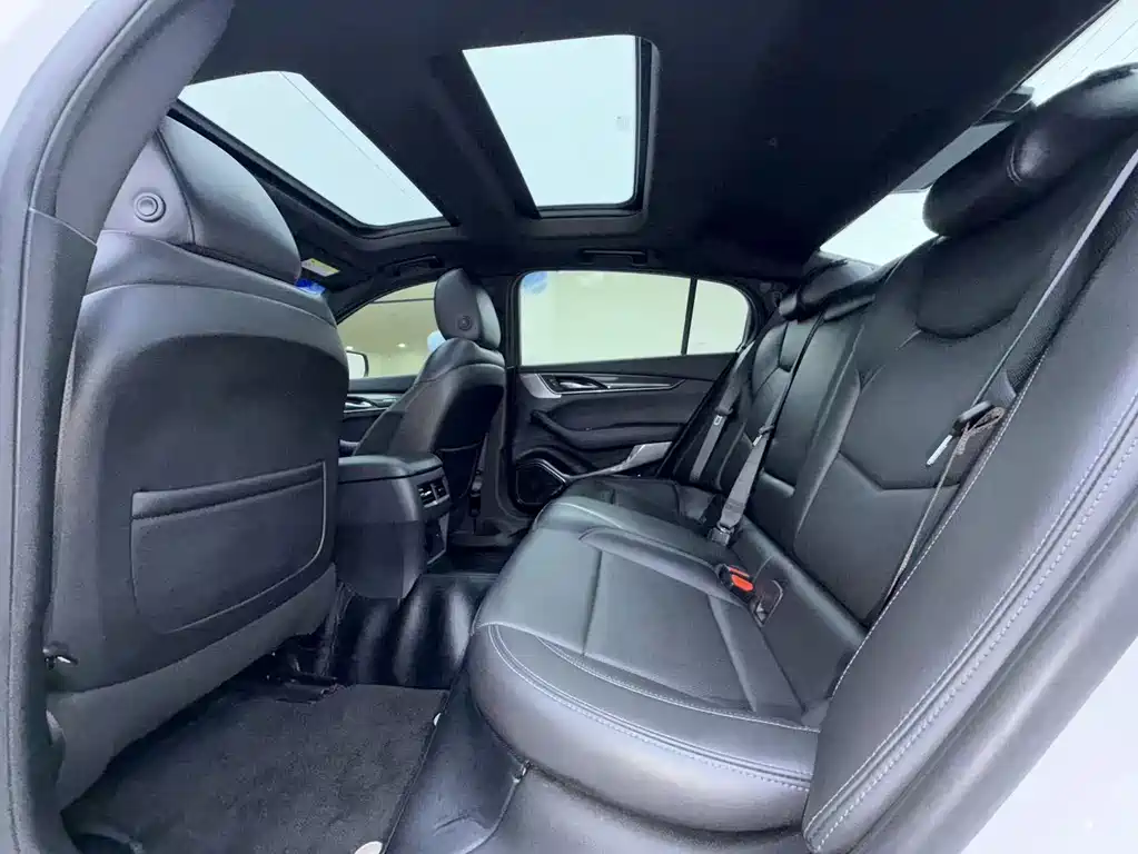 Cadillac CT5 — миниатюра 6