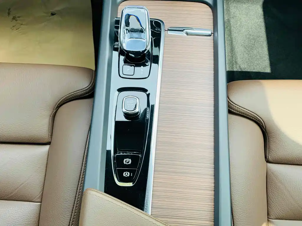 VOLVO XC60 PLUG IN HYBRID