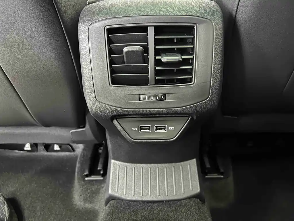 Volkswagen T-Roc — миниатюра 17