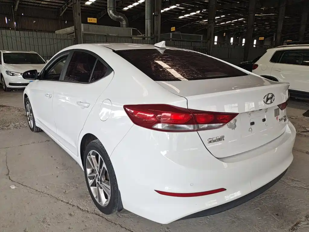 Hyundai Elantra — миниатюра 5