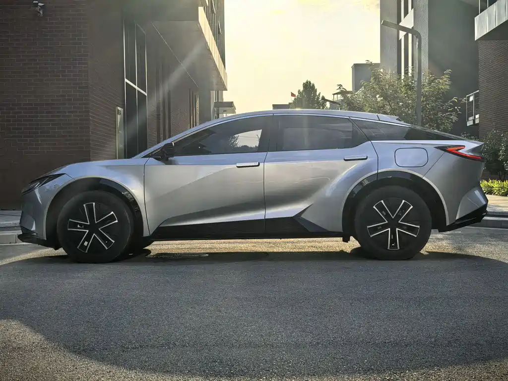 Toyota Toyota BZ5 — миниатюра 8