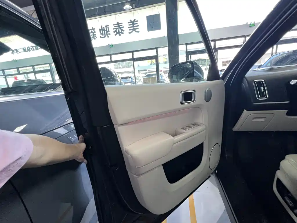Li Auto L8 2023 Pro