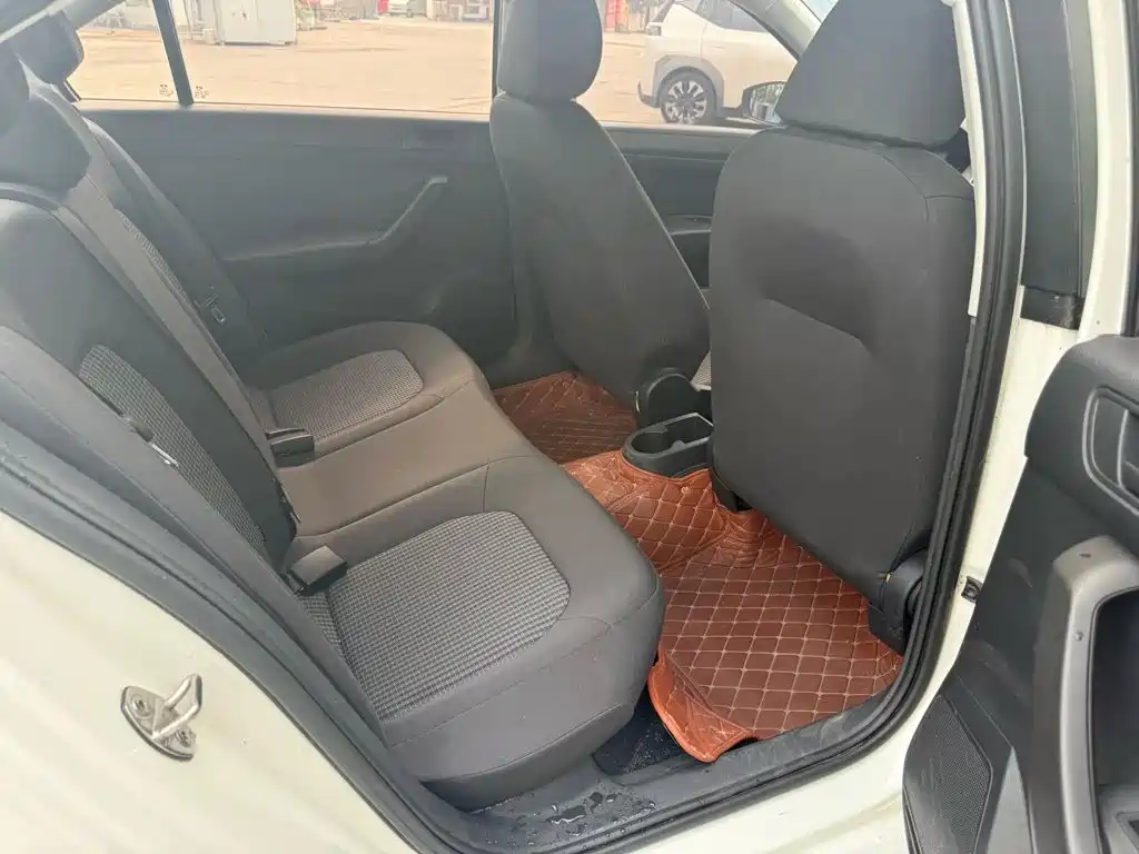 Volkswagen Santana — миниатюра 8