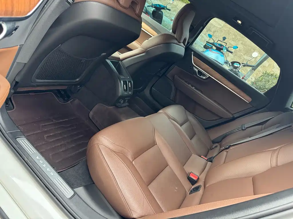 Volvo S90 — миниатюра 10