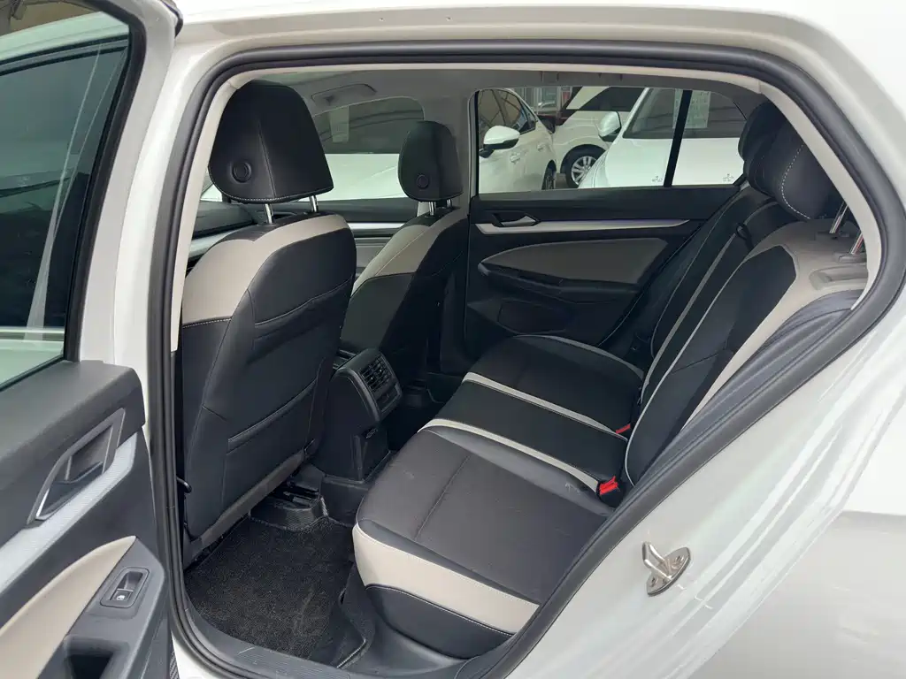 Volkswagen Golf — миниатюра 9