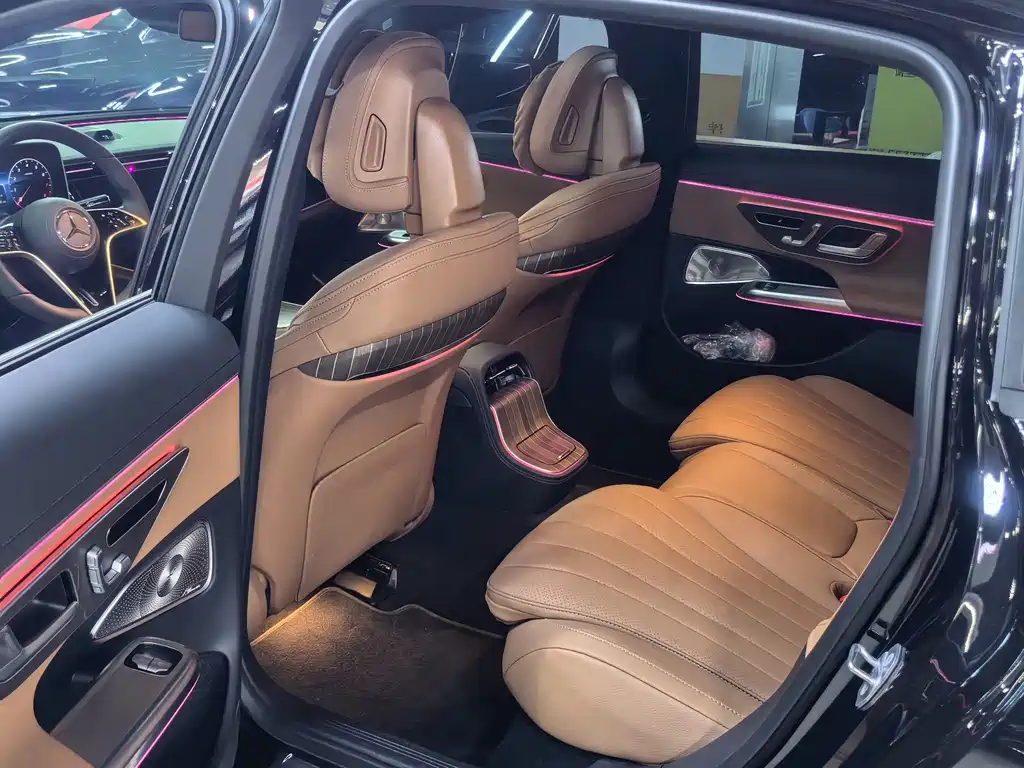 Mercedes-Benz E-Class — миниатюра 9