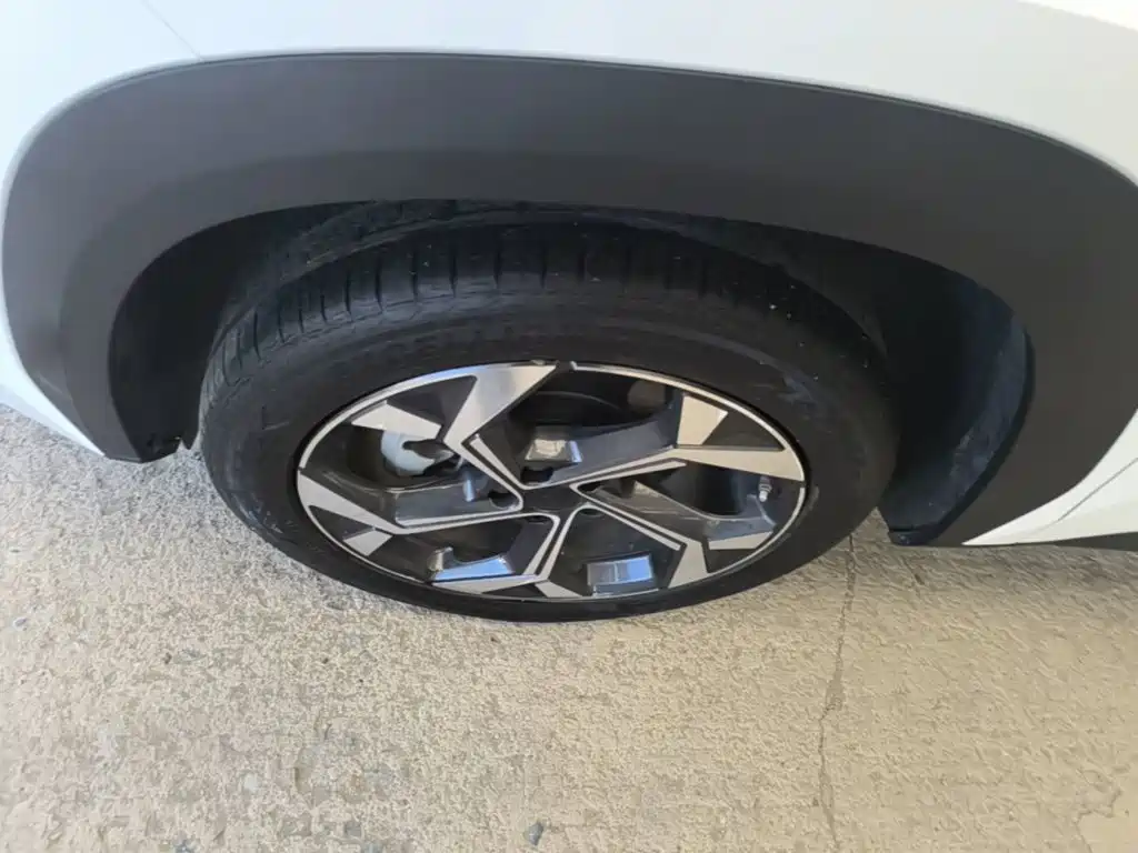 Geely Boyue L — миниатюра 23