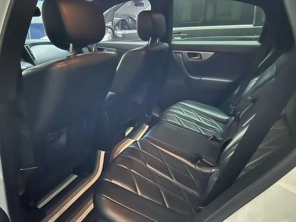 Infiniti QX70 — миниатюра 3
