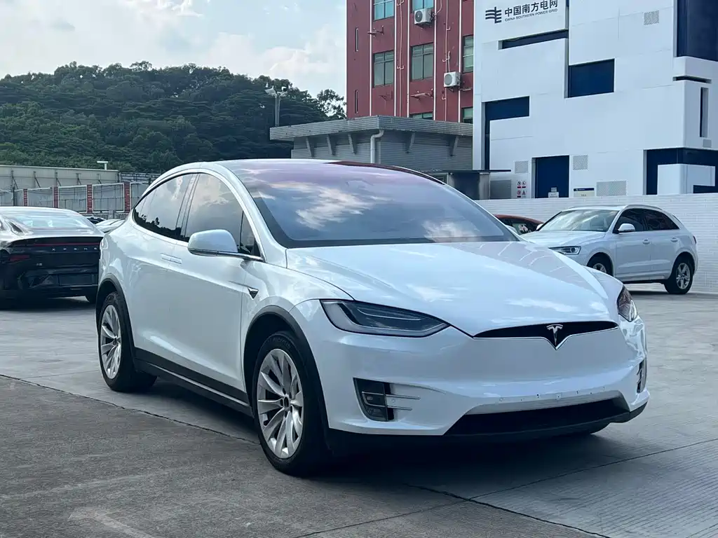 TESLA MODEL X
