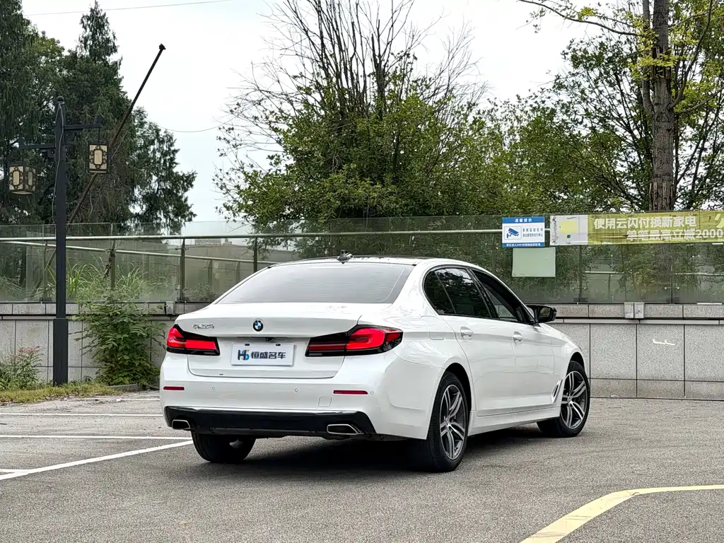 BMW 5 Series — миниатюра 9