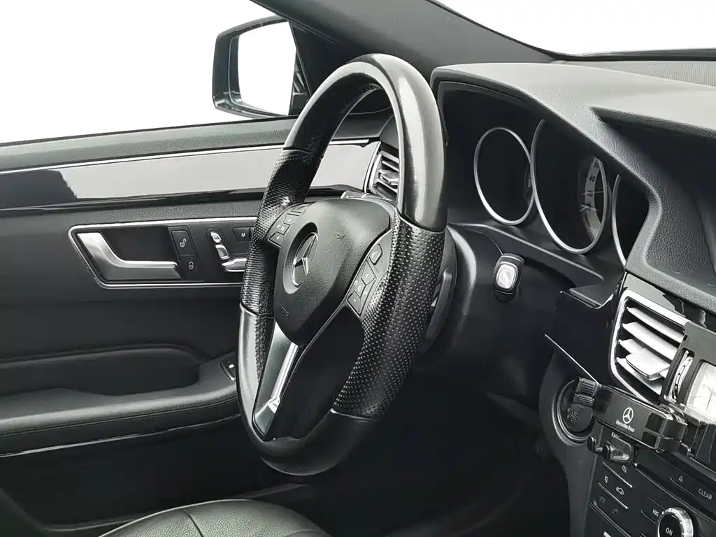 Mercedes-Benz E-Class — миниатюра 22
