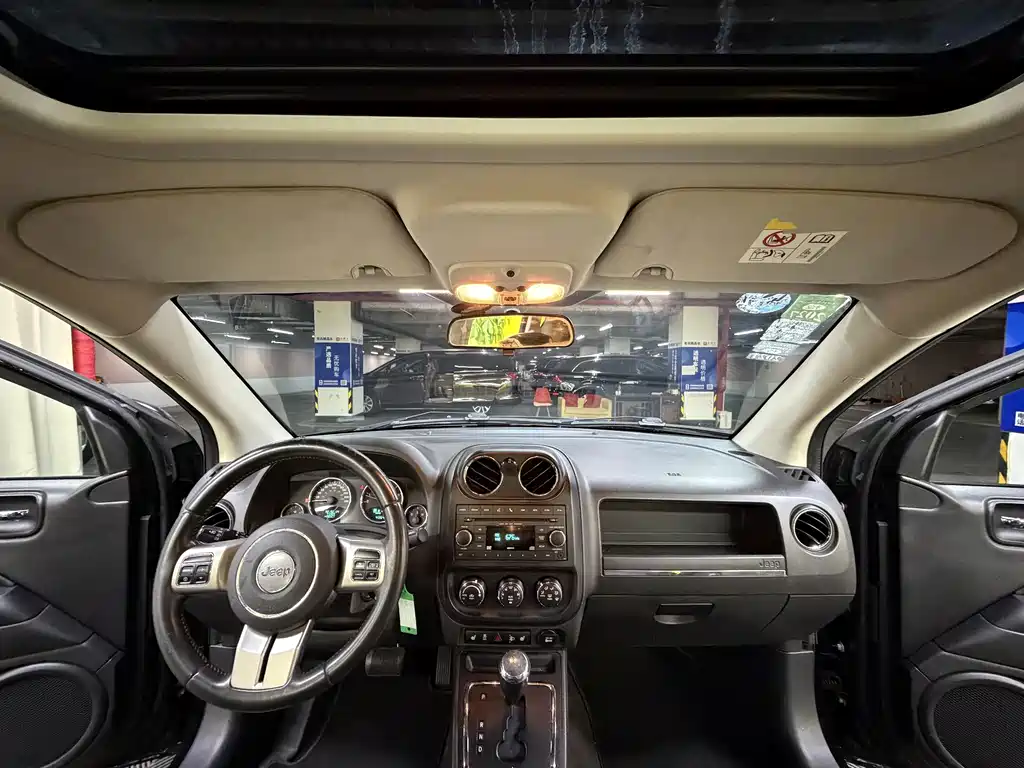 Jeep Compass (Import) — миниатюра 25