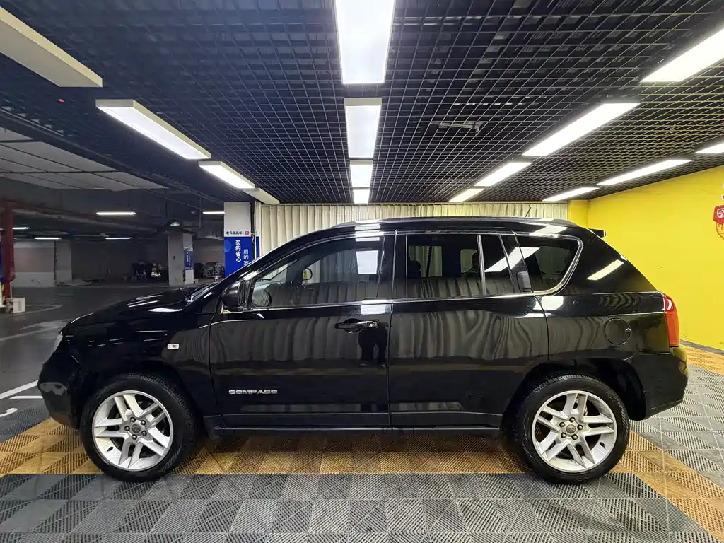 Jeep Compass (Import) — миниатюра 10