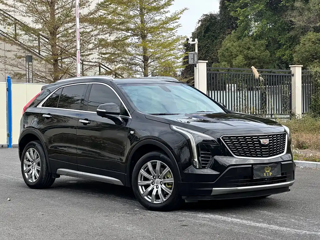 CADILLAC XT4