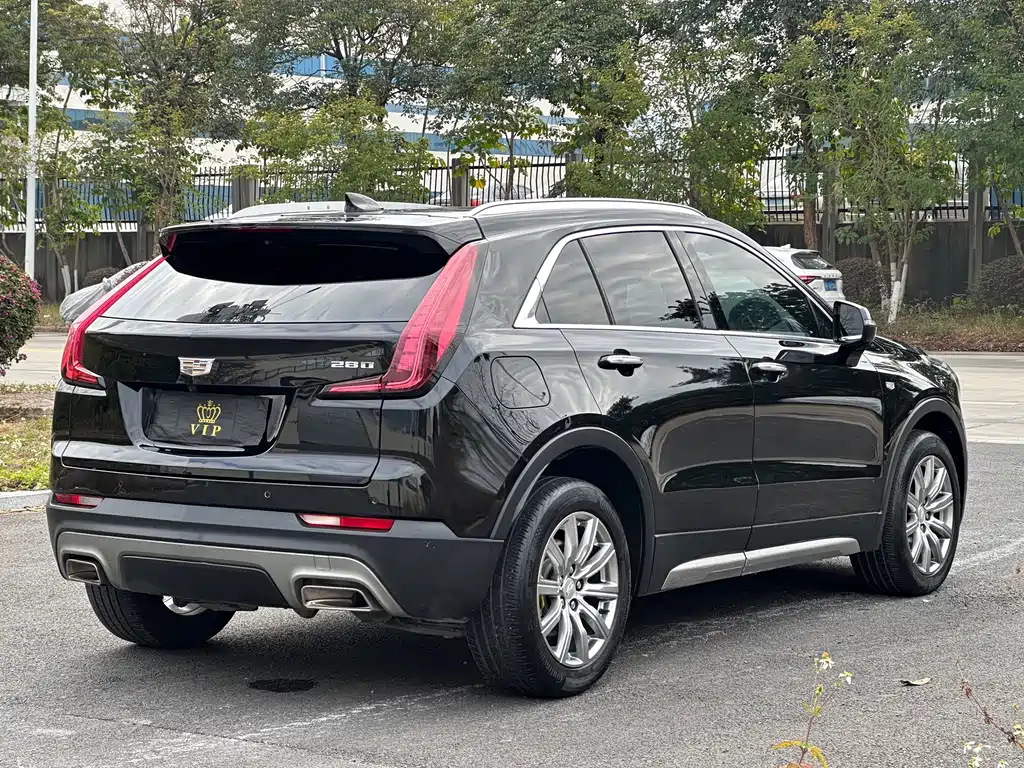 CADILLAC XT4
