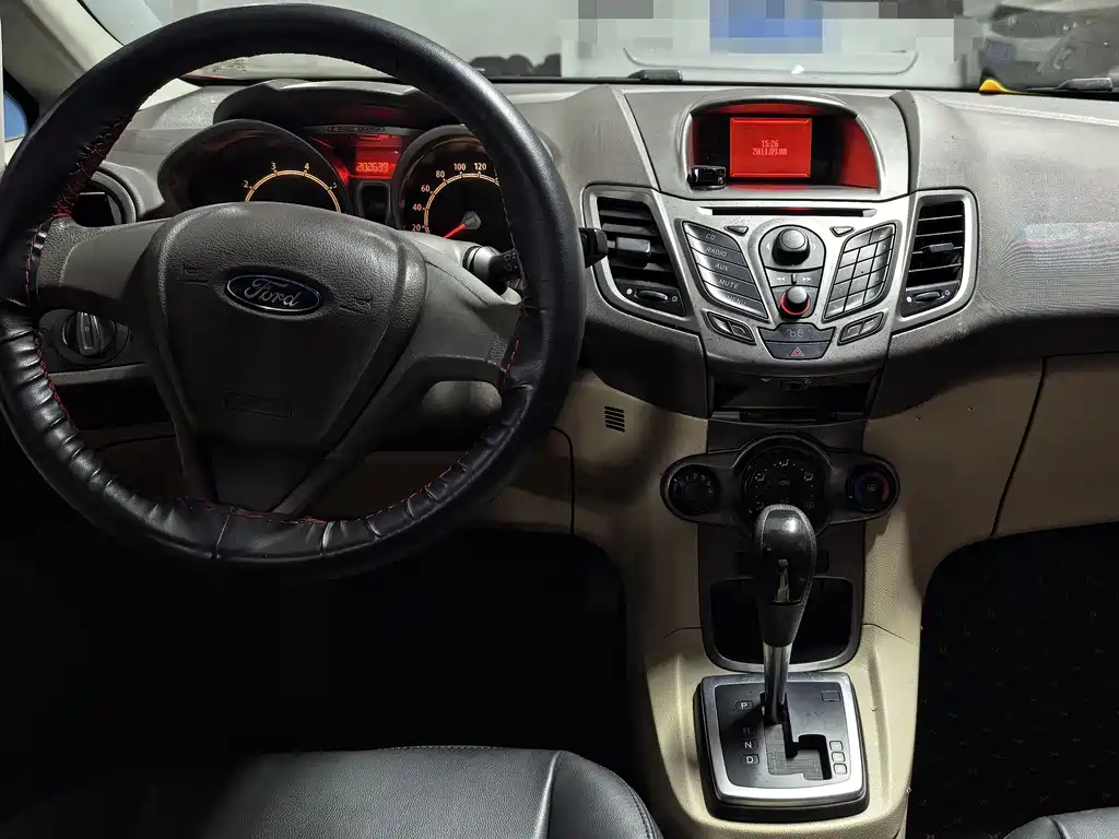 Ford Fiesta 2011 1.5L AT Fashion