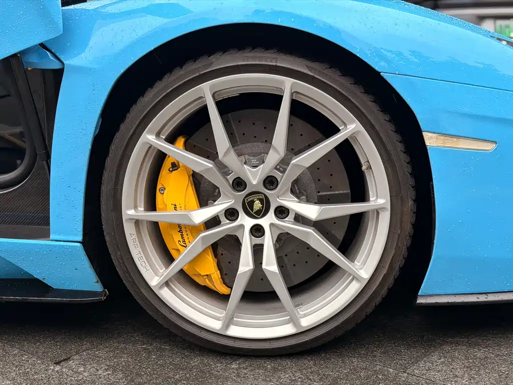 Lamborghini Aventador — миниатюра 16