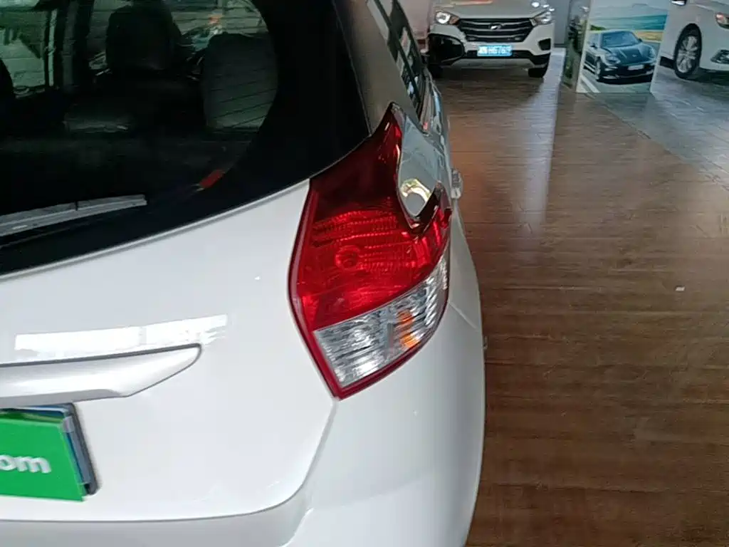 Toyota Yaris L — миниатюра 8