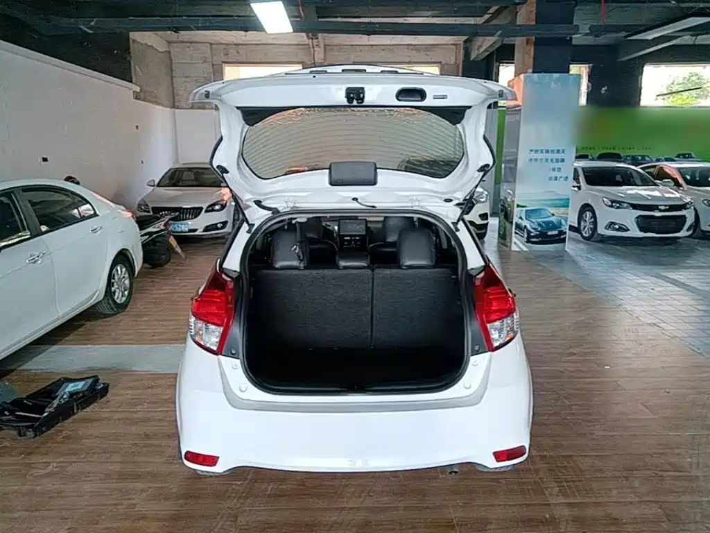 Toyota Yaris L — миниатюра 19