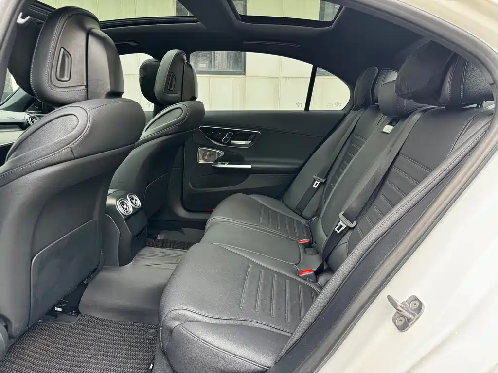 Mercedes-Benz C-Class — миниатюра 8