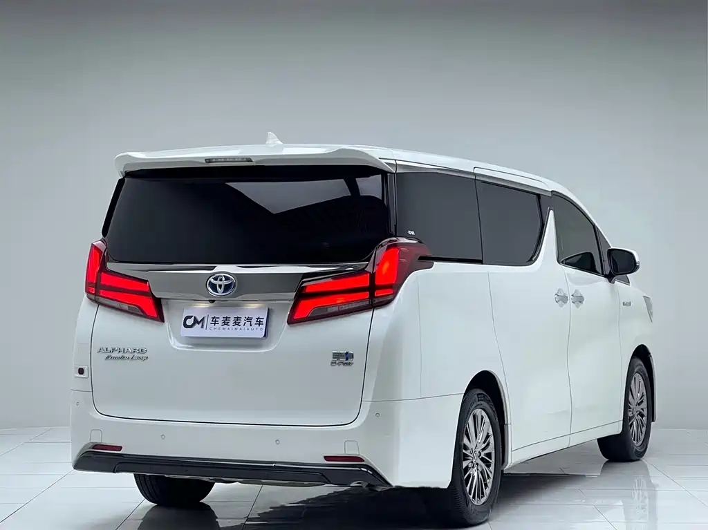 Toyota Alphard — миниатюра 3
