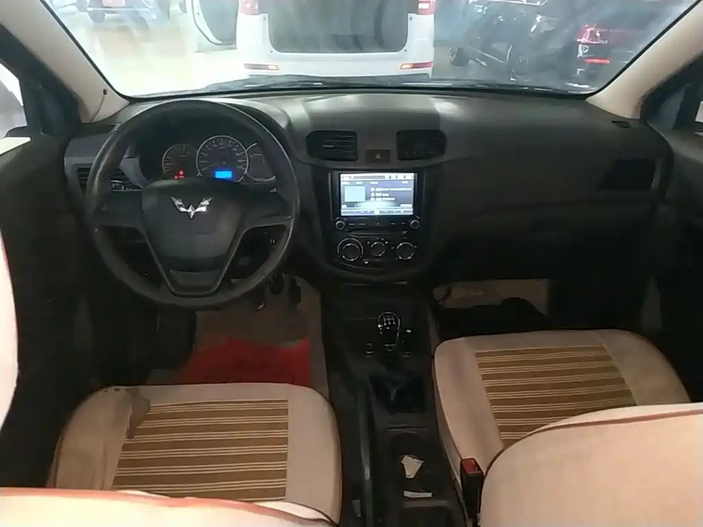 Wuling Hongguang — миниатюра 10