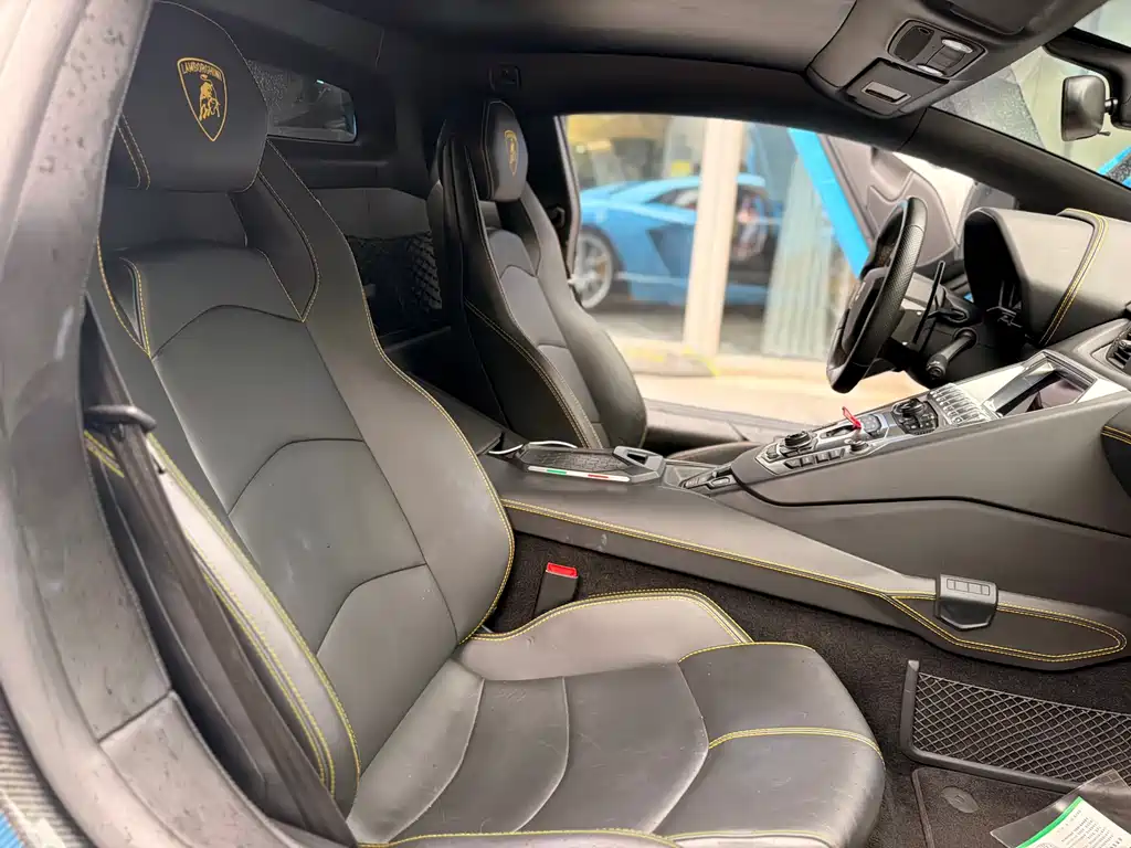Lamborghini Aventador — миниатюра 12