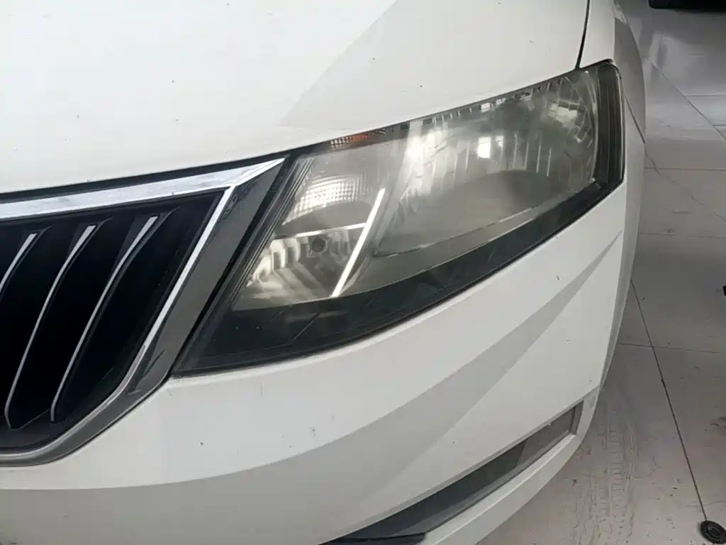 Skoda Rapid — миниатюра 24