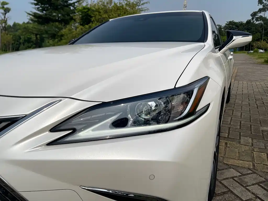 Lexus ES — миниатюра 23