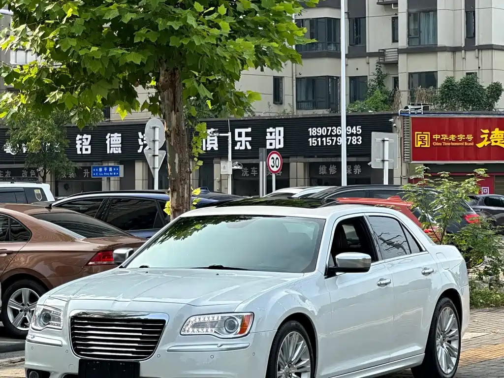 Chrysler 300C — миниатюра 3
