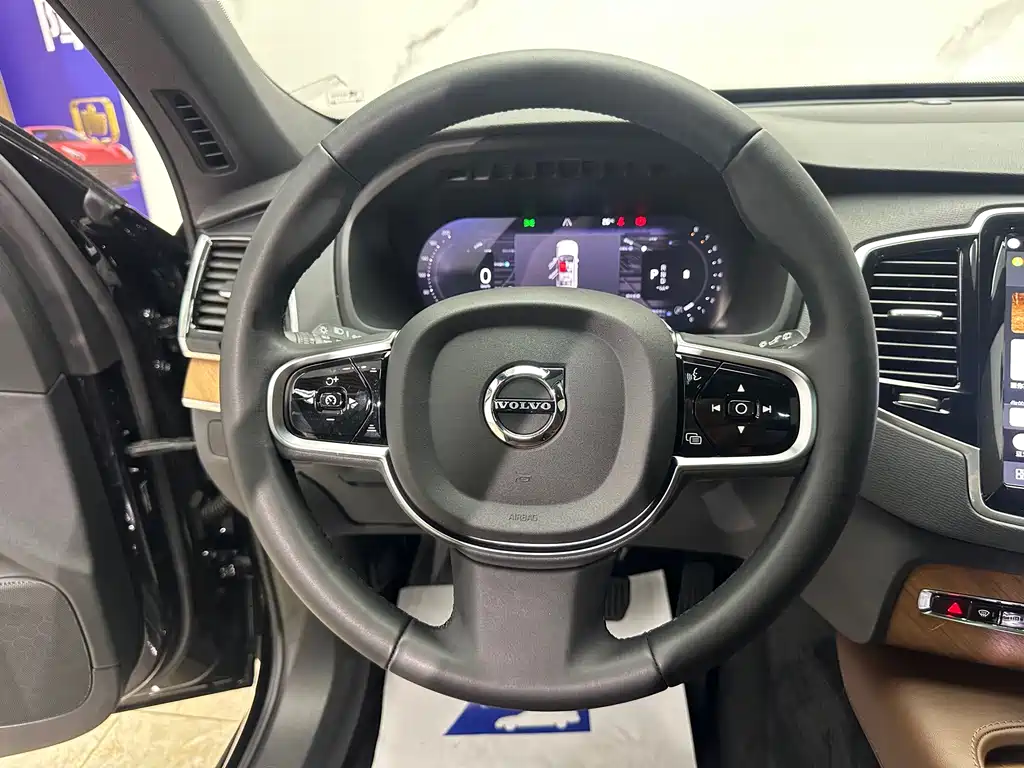 Volvo XC90 — миниатюра 11