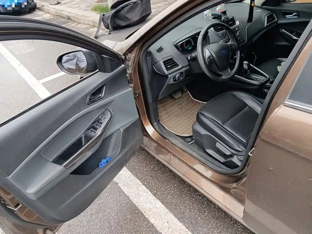 Ford Escort — миниатюра 12