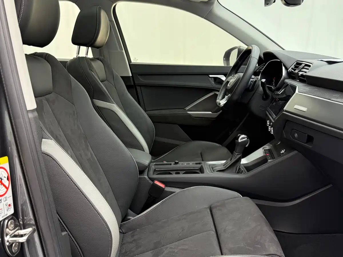 Audi Q3 2022 Silver/gray из Китая