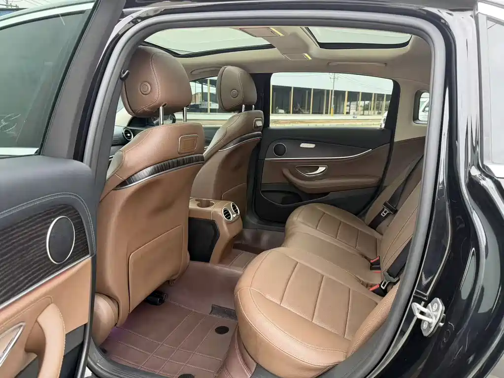 Mercedes-Benz E-Class — миниатюра 5