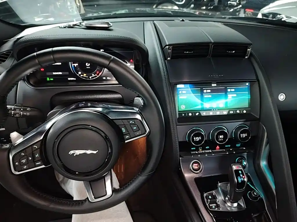 Jaguar F-Type 2021 P300