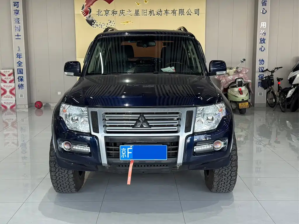 MITSUBISHI PAJERO