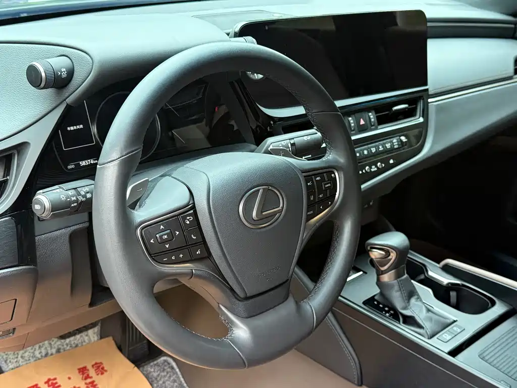 Lexus ES — миниатюра 5