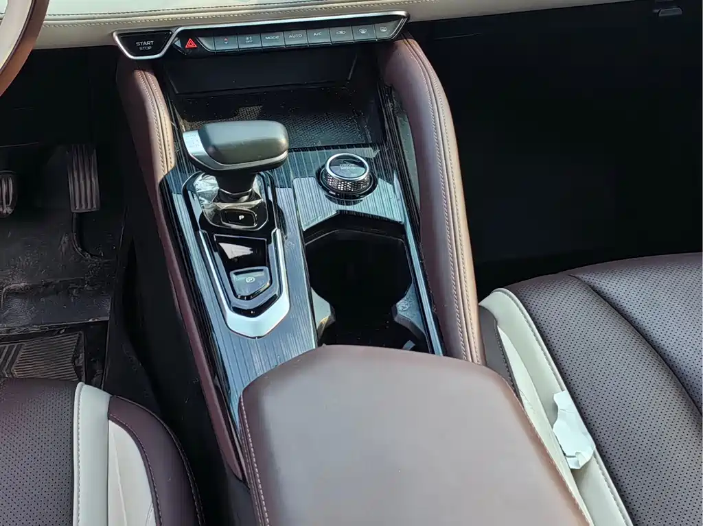 Geely Xingyue L — миниатюра 8