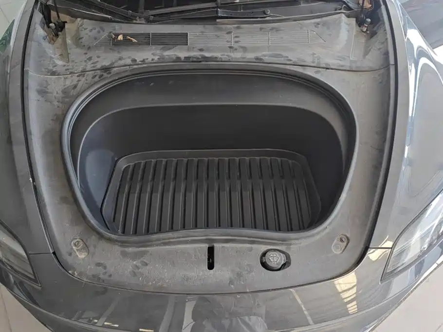 Tesla Model 3 — миниатюра 10