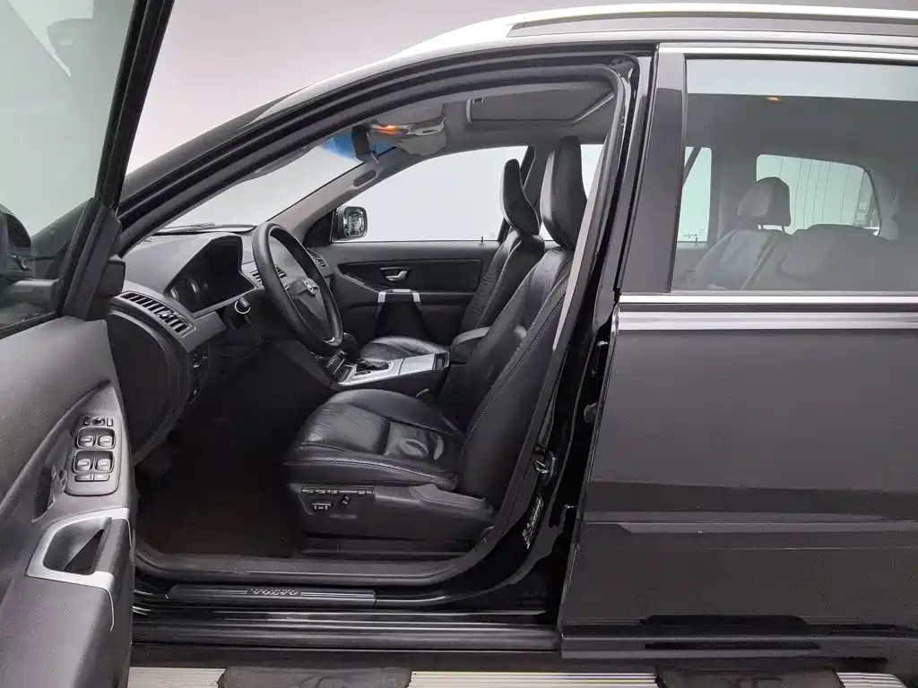 Volvo XC90 — миниатюра 10