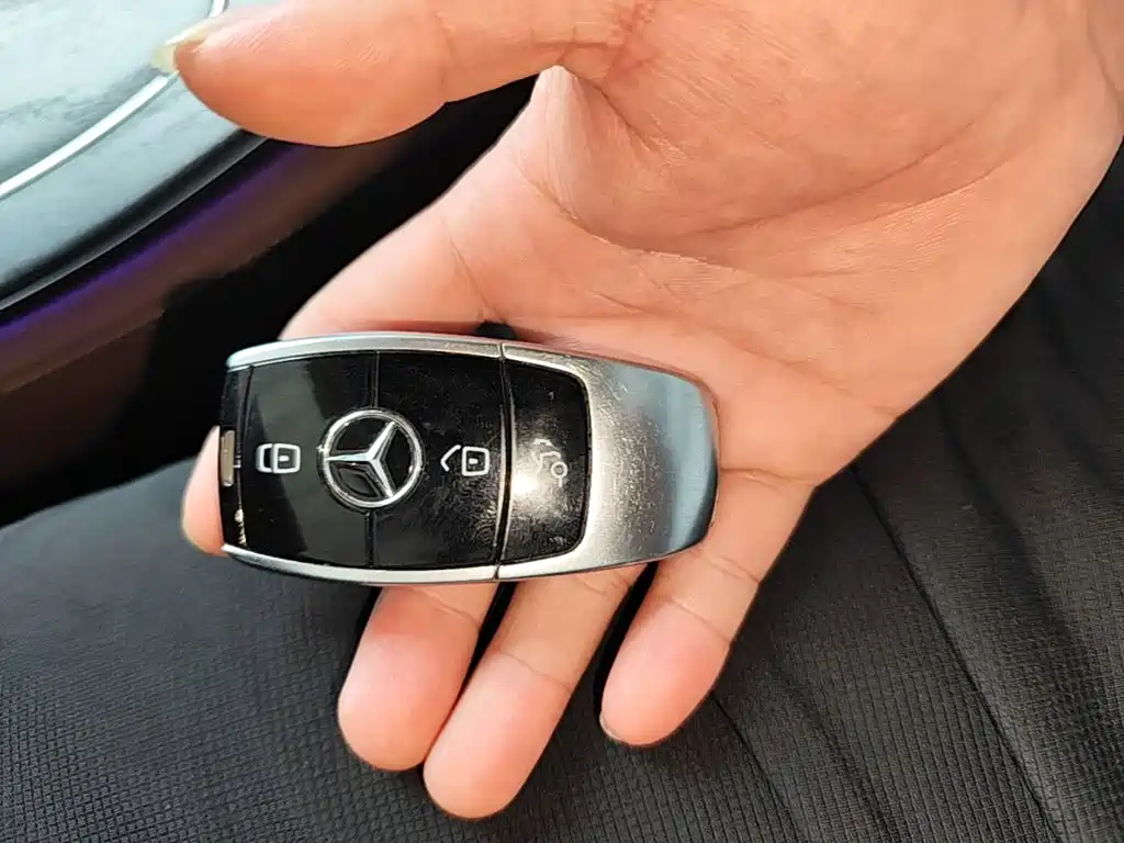 Mercedes-Benz E-Class — миниатюра 9