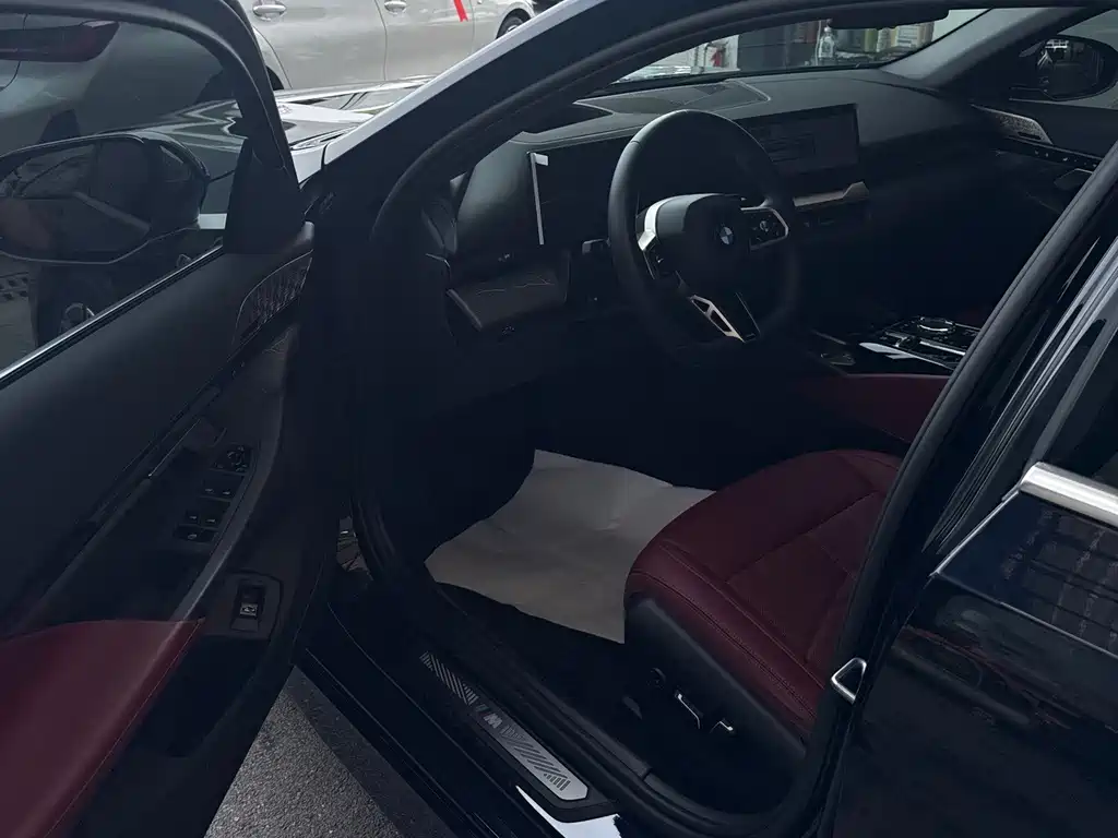 BMW 5 Series — миниатюра 5